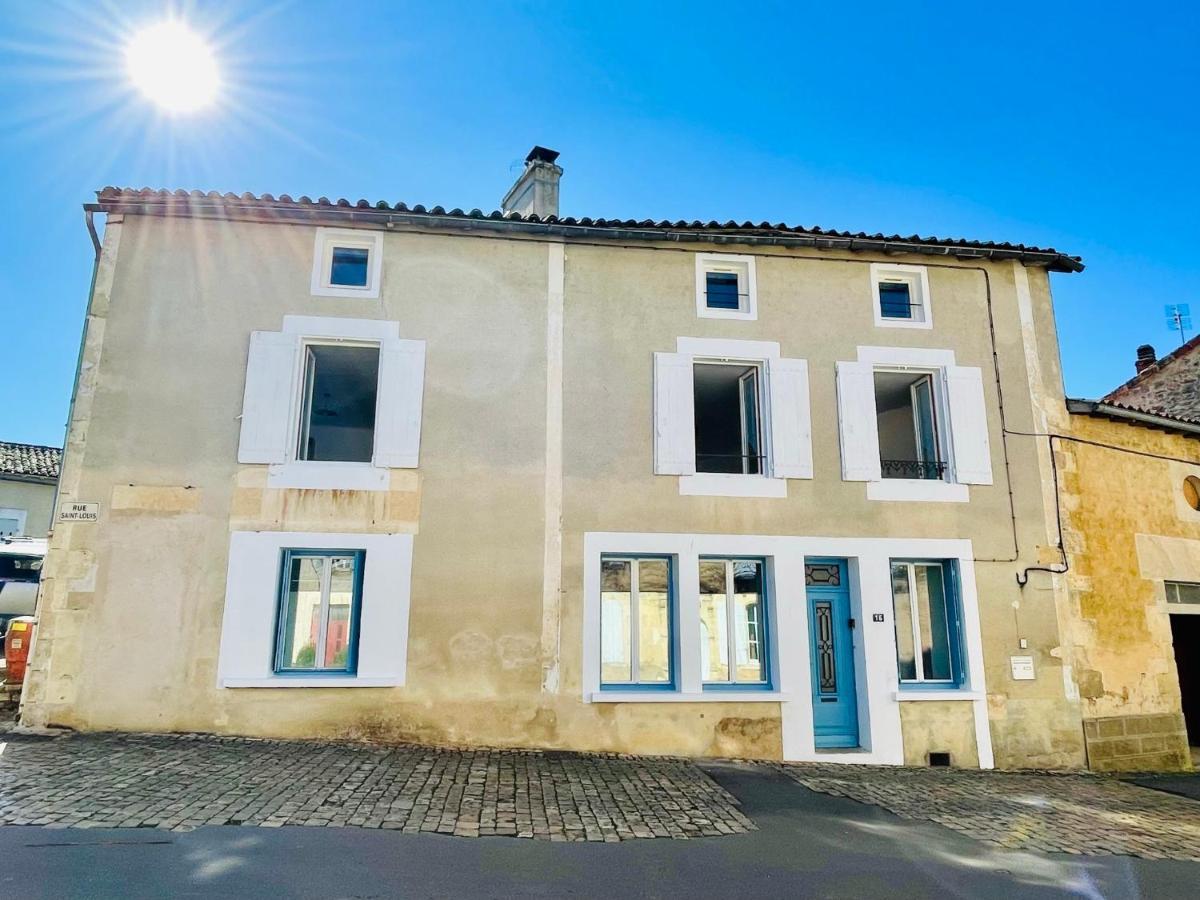 La Carree Des Amis Villa Lusignan Eksteriør bilde